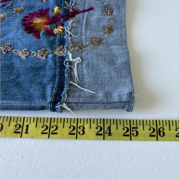 White House Black Market Slim Crop Jeans Size 10 Embroidered Casual Stretch Cuff - Picture 15 of 16